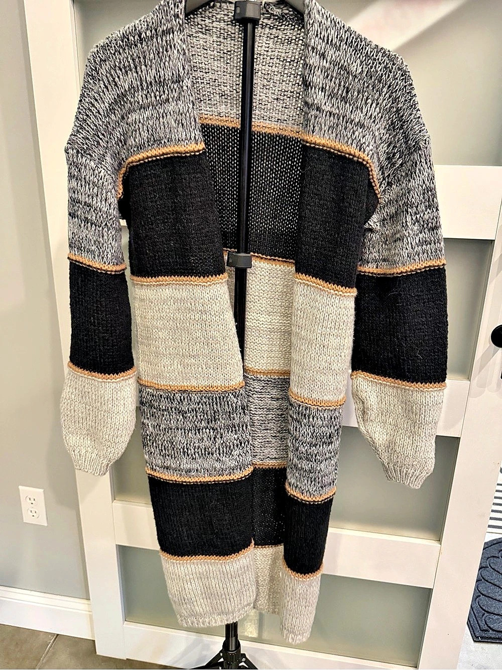 Women’s SHEIN Color Block Cardigan in Black & Gray Size Small Like New